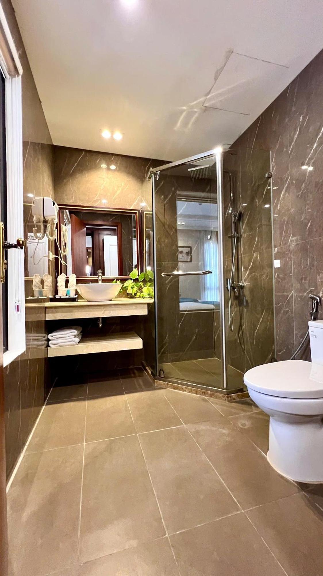 Rubyqueen Halong Hotel Ха Лонг Екстериор снимка