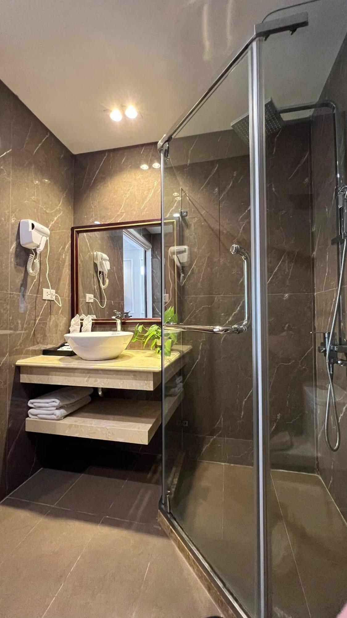 Rubyqueen Halong Hotel Ха Лонг Екстериор снимка